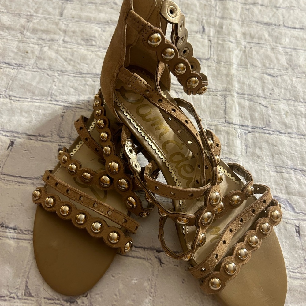 SAM EDELMAN TAN FAUX SUEDE WITH GOLD TONE STUDS ZIP BACK SANDALS SIZE 8 - Picture 5 of 8
